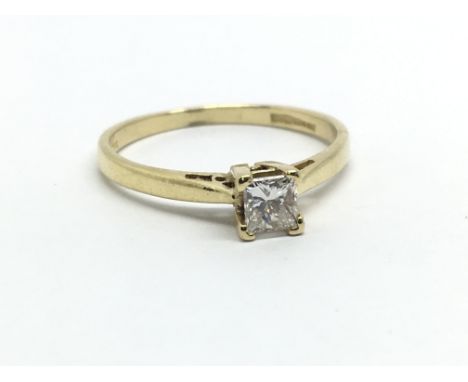 An 18ct yellow gold and princess cut diamond ring, approx 0.25ct, ring size approx L