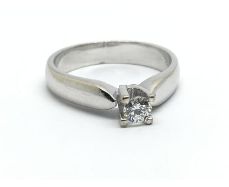 An 18ct white gold diamond solitaire ring, approx 0.25ct, ring size approx K