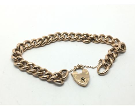 A 9ct gold gate bracelet with heart shaped clasp, approx 13.6g.