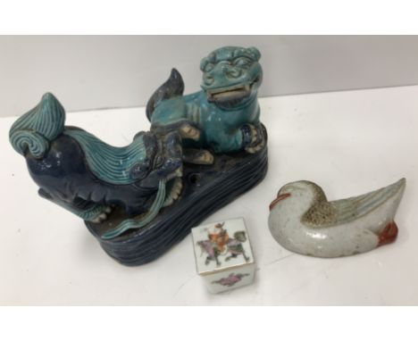 A Japanese pottery figure group depicting two dogs of Fo in blue and turquoise glaze 11 cm high together with a pottery plaqu