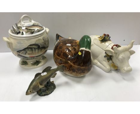 A Portmeirion "Complete Angler" soup tureen and cover, 31 cm high, a Beswick figure "Large mouthed Black Bass" (1266), 21 cm 