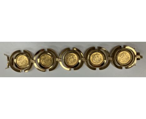 An 18 carat gold bracelet with Arezzo hallmarks, set with five George V gold half sovereigns, 1913, 19.5 cm long, overall wei