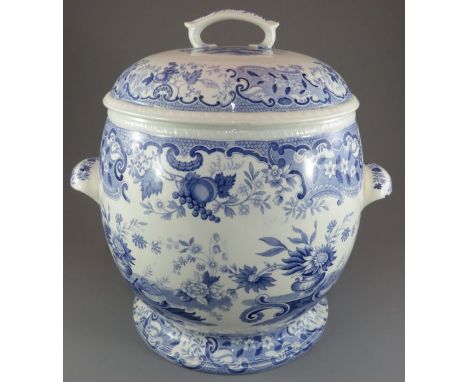 An early nineteenth century blue and white transfer-printed Spode slop pail and cover, c. 1820. It is decorated with the Frui
