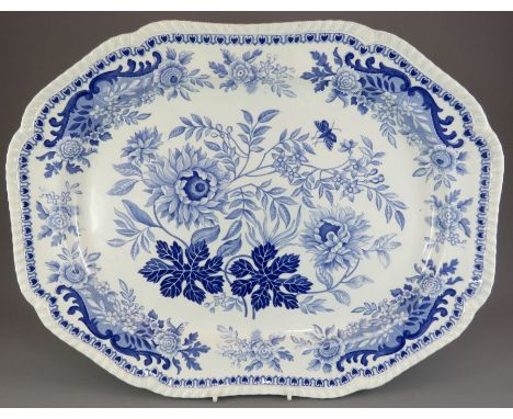 An early nineteenth century blue and white transfer-printed Spode Jasmine pattern large platter c. 1825. It is marked to the 