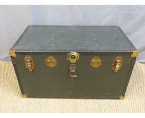 A vintage steamer trunk (H50 x W91 x D52cm)