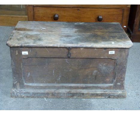 A 19thC pine panelled trunk (H43 x W85 x D48cm)