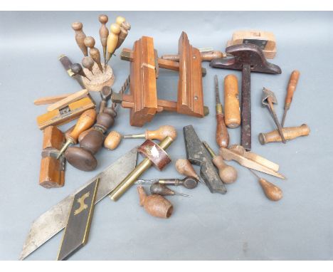 A quantity of vintage woodworking tools including mortice gauge, further marking out tools, planes, chisels, etc, miniature R
