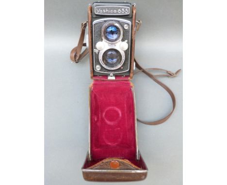 Yashica 635 TLR camera in case