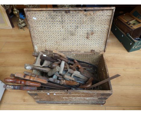 A quantity of vintage woodworking tools including Tyzack and other saws 