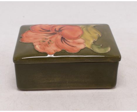 Moorcroft trinket box with lid in the magnolia pattern, 9.5cm wide. 