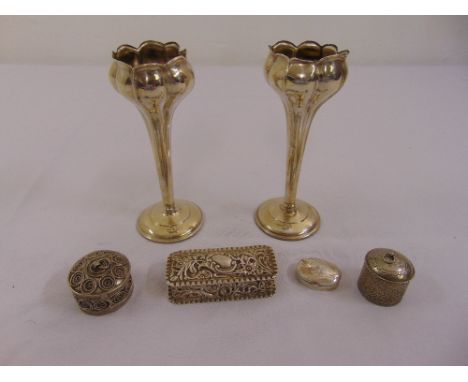 A quantity of silver to include a snuff box, two pill boxes and two bud vases