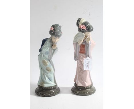 Two Lladro porcelain geisha girls, the tallest 29.5cm (2)