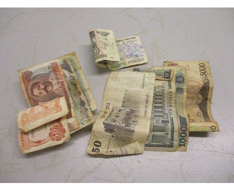 A small amount of vintage foreign bank notes to include Barbados and Israel