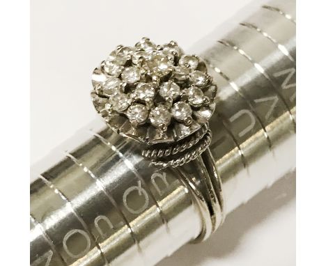WHITE GOLD DIAMOND CLUSTER RING