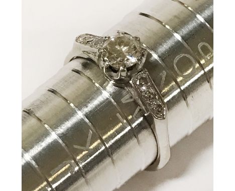 18CT WHITE GOLD DIAMOND RING