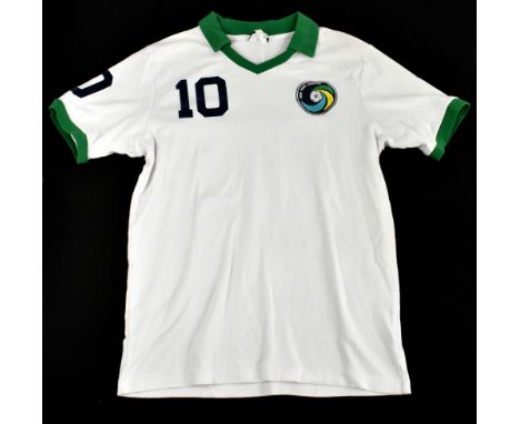 PELÉ (EDSON ARANTES DU NASCIMENTO); a New York Cosmo's football shirt, signed to the reverse, size L.Additional InformationCr