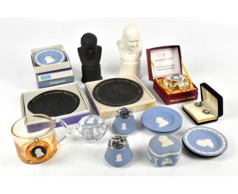 WEDGWOOD; a collection of&nbsp;Winston&nbsp;Churchill commemorative jasper wares and other glass items, to include two glass 
