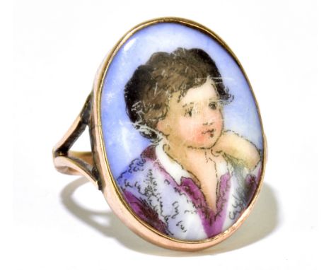 A 9ct yellow gold ring with enamelled portrait plaque, ring size G 1/2, approx. 2.5g.&nbsp;Additional InformationThe plaque i