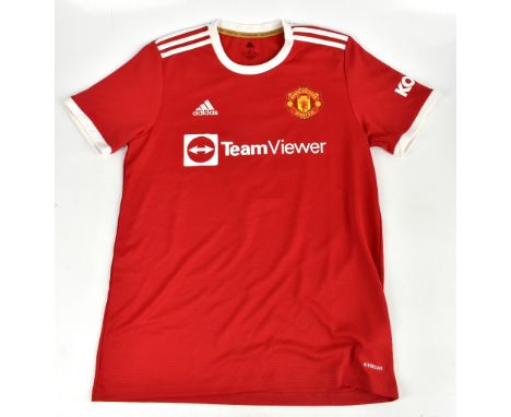 CRISTIANO RONALDO; a Manchester United home shirt, signed to the reverse, size L.Additional InformationCreasing and light gen