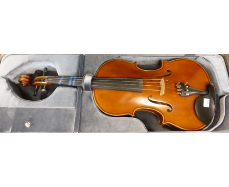 A Yamaha Viola, Model VV-7, 15.5 inch with case, bow and chin rest. 