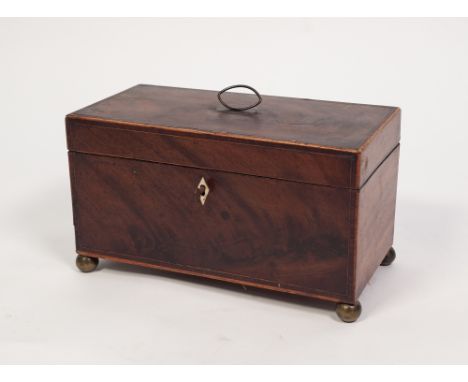 GEORGIAN LINE INLAID AND FIGURED MAHOGANY TEA CADDY, of oblong form, the interior fitted with a pair of removable containers 