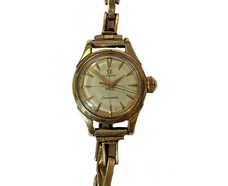 circa 1952, model 2572-33SC, the signed cream-coloured 'cross-hairs' dial, 18mm diameter, with gold coloured batons, hands an