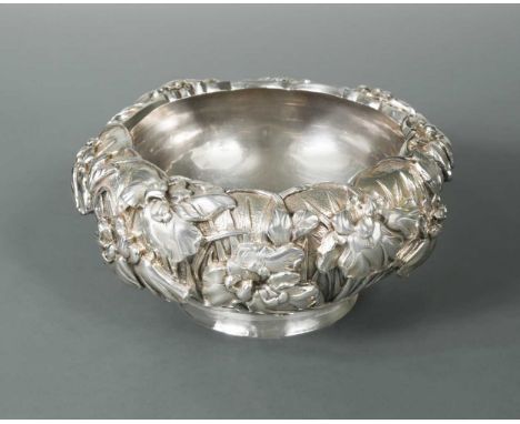 'Jungin' mark, ('pure silver') indicating 950/1000+ standard silver, of circular and typical double skinned form, the outer l