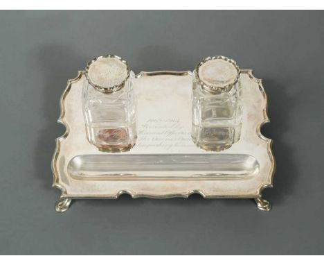 mark of the Goldsmiths' &amp; Silversmiths' Co., London 1919, of rectangular form with scalloped edge, two sunken square sect