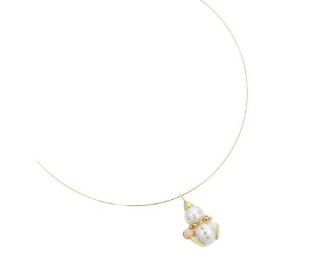 two natural coloured white pearls 11.4 and 14.5mm forming the head and body, yellow metal embellishments and jump ring bale, 