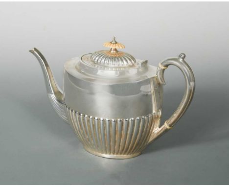 mark of John Round & Son Ltd (Joseph Ridge), Sheffield 1893, of oval form, half gadrooned, the part marked flush fitting hing