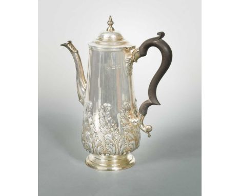 mark of Horace Woodward &amp; Co Ltd, London 1901, the lower decorated with repeating repoussé fern leaves, part marked hinge