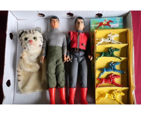 Box set of Escalado horses, two Captain Scarlett action figures on with talking function and a hand puppet (4) 