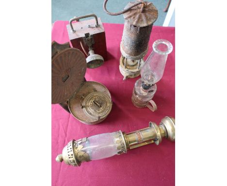 Miners lamp, wooden box hand lamp, paraffin lamp, etc (5) 