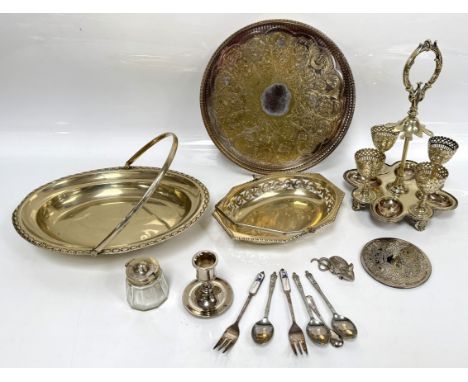 EPNS baskets, egg service, tray, also a Ronson and Calibri lighter, a cut and polished stone lamp, 36 cm, (A lot).&nbsp;