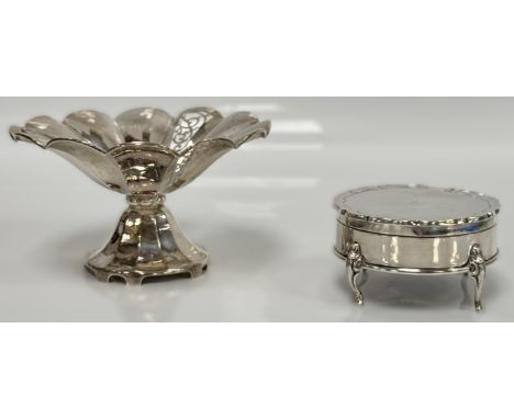 A George V silver trinket box, hallmarked Birmingham 1913 Henry Mathews, and 120g, and a silver bon bon dish marked 800, 104 