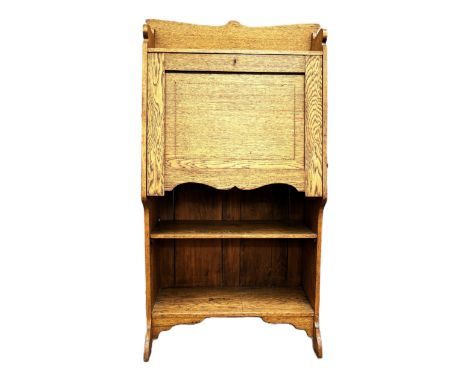 A light oak bureau, 128 x 71 x33 cm.&nbsp;