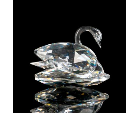 Lead crystal part of the Feathered Beautifies collection and is made from faceted crystal with unfaceted neck. Swarovski etch