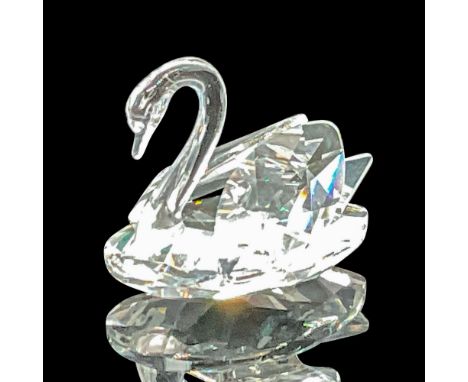 This radiant mini swan, constructed of brilliant clear crystal, is highly valued by collectors due to its small size. This it