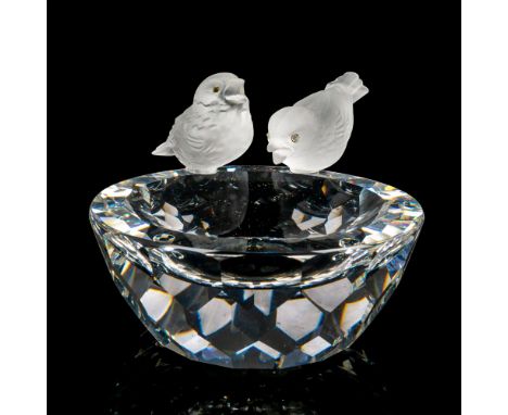 Lead crystal part of the Feathered Beauties collection and is made featuring two frosted crystal birds sitting atop round, fa