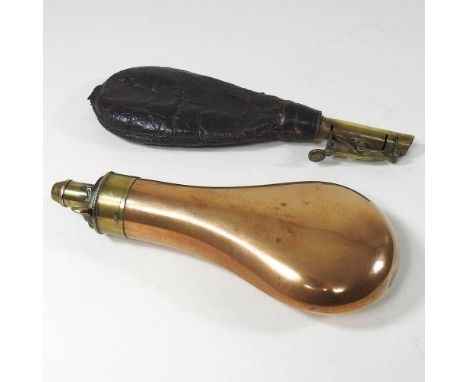 A copper powder flask, together with a leather powder flask (2)