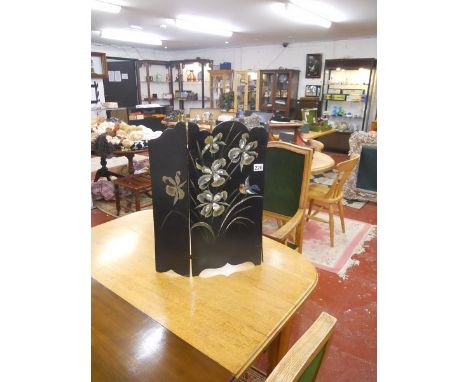 Small Papier-mâché and mother-of-pearl screen