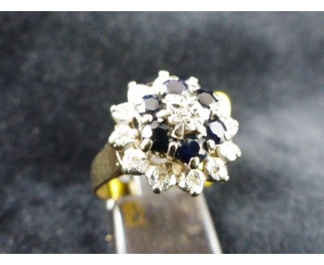 9 ct gold vintage sapphire & diamond cluster ring.
