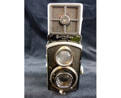 A vintage German Rolleiflex Camera no 139373 by Franke & Heidecke, Branschweig