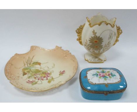 Royal Worcester China Vase, with gilt floral decoration and handles, 430 G3523, 14.5cm high. 1426 blush ivory plate, XIX Cent