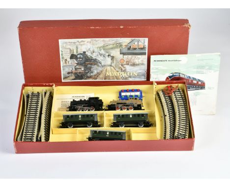Märklin, Eisenbahnpackung + Hummel Lok, H 0, Wagen mit Lackmängeln