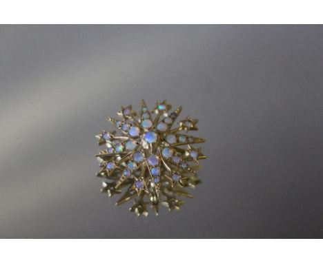 A HALLMARKED OPAL SET 9 CT GOLD 'STAR' BROOCH, approx weight 5.8g, W 3 cm 