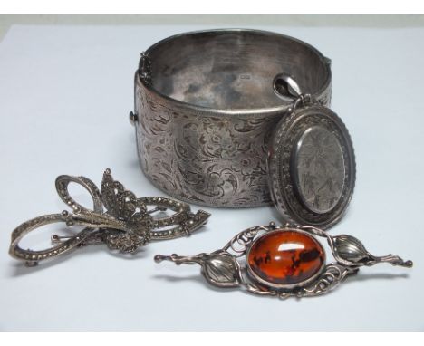 A HALLMARKED SILVER WIDE CUFF BANGLE WITH ENGRAVED DECORATION, together with a hallmarked silver pendant lock, a marcasite an