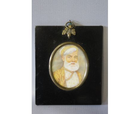 (XIX-XX). Indian school, oval portrait miniature on ivory, study of a bearded man, unsigned, framed and glazed, framed with a