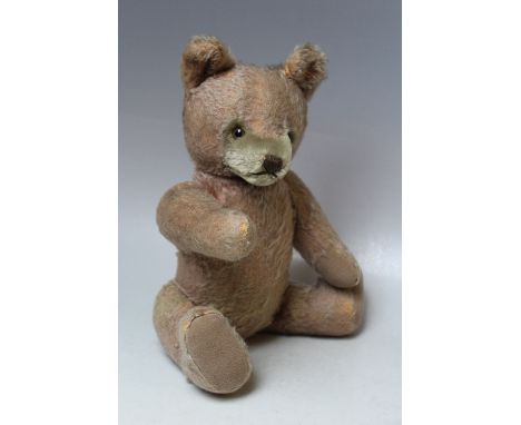 A VINTAGE PLAYWORN MOHAIR STEIFF TEDDY BEAR, H 35 cm