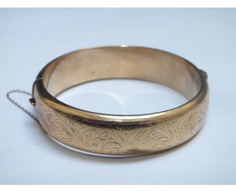 A HALLMARKED 9 CT GOLD BANGLE, approx weight 26.9g, Dia 6.5 cm